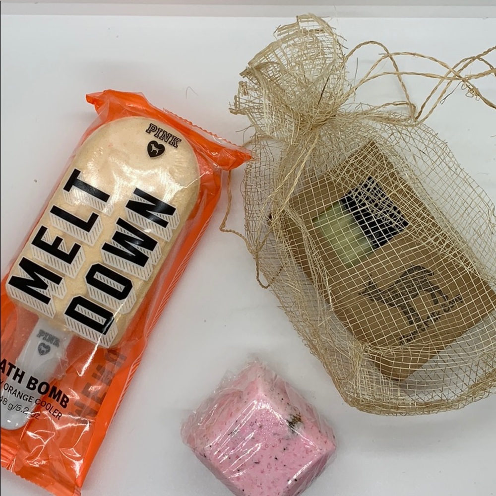 Bath Bombs/Soap